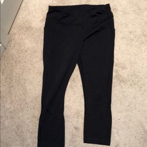 Black Lululemon Capri yoga pants